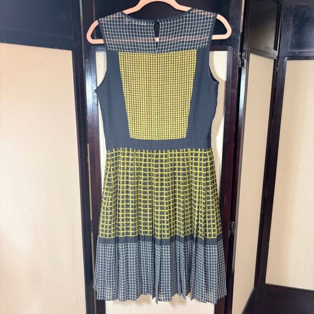 Halogen Geometric Pleated Dress Petite 8P Sleeveless Fit Flare Midi Work - Picture 3 of 9